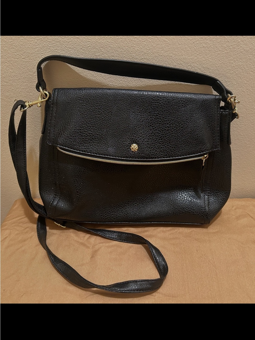 Black Leather Crossbody Shoulder Bag - Classic Everyday Style
